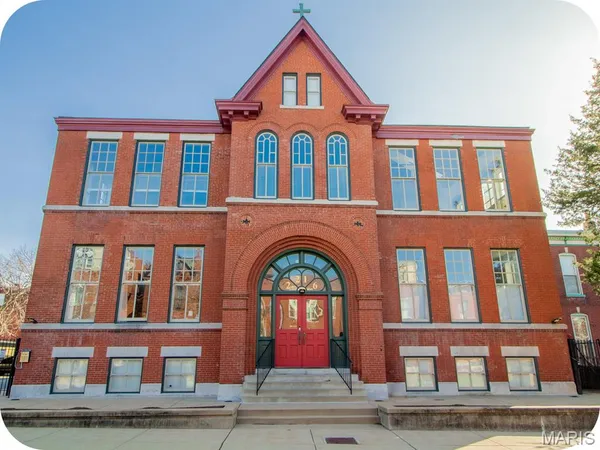 $200,000 | 2216 Sidney Street, Unit 10, St. Louis, MO 63104