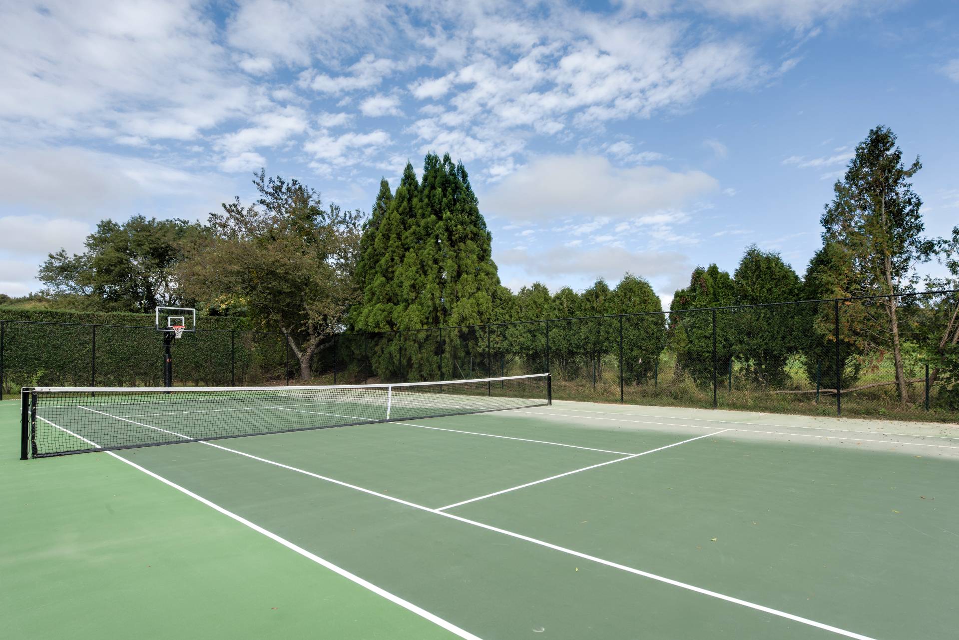 286 7 Ponds Towd Road Water Mill, NY 11976 - Photo 3 of 5 a view of a tennis court
