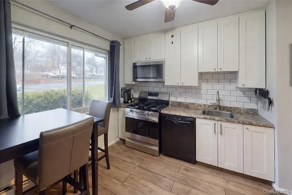 $335,000 | 4 Blue Hl Cmns Drive, Unit A, Orangeburg, NY 10962