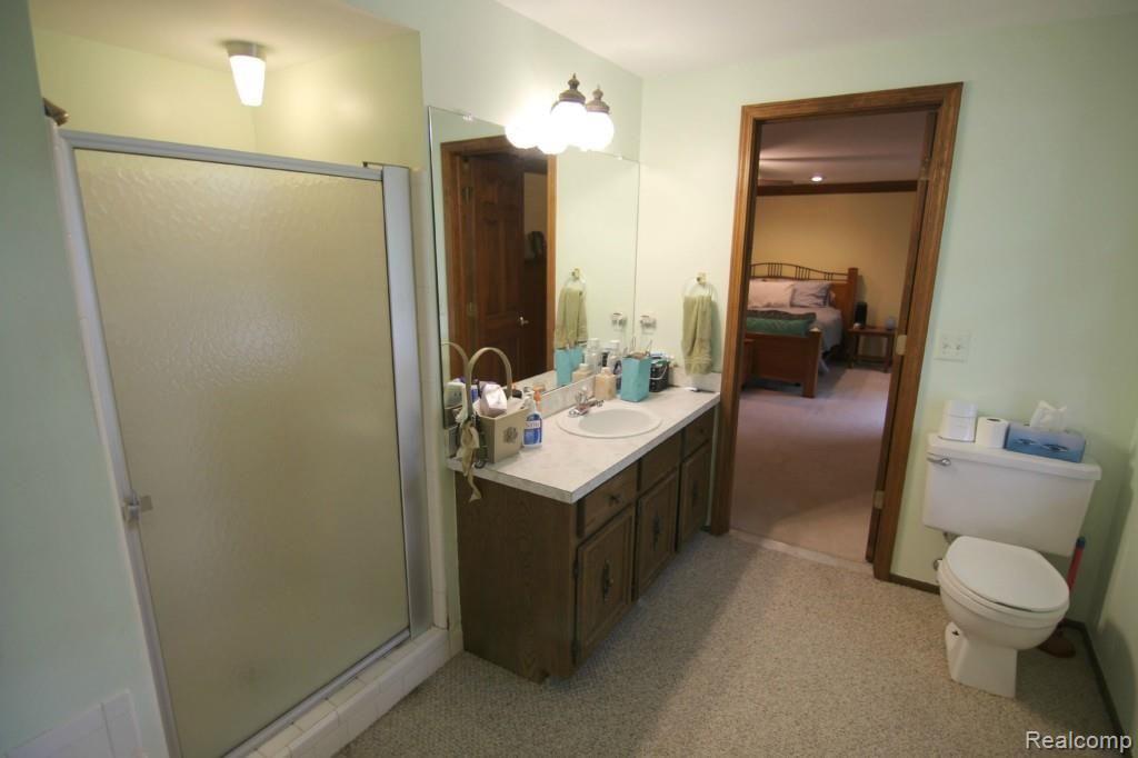 2836 Woodford Circle Rochester, MI 48306 - Photo 26 of 37 Woodford Cir Master Bathroom 2.jpg