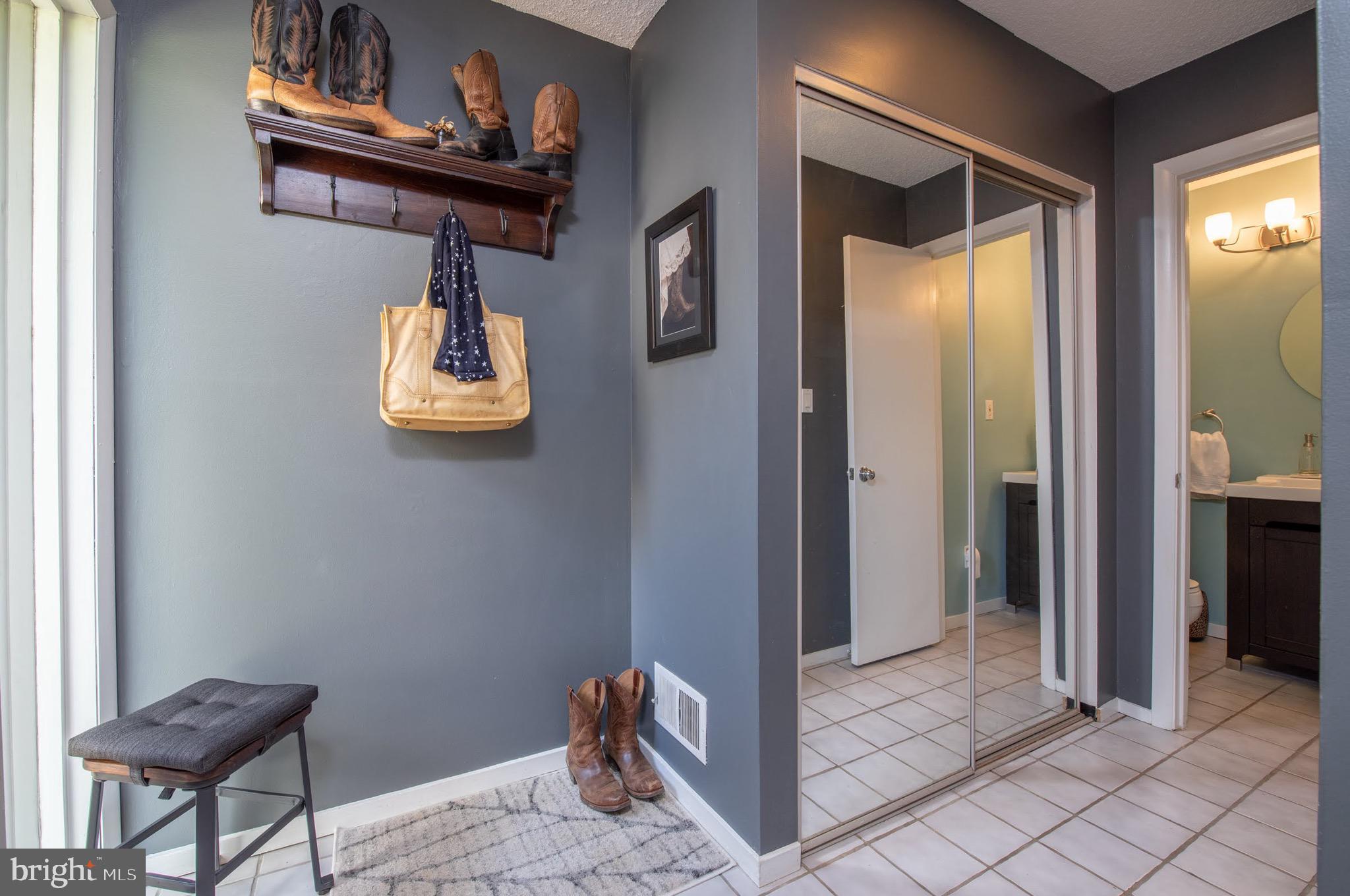2166 Cartwright Place Reston, VA 20191 - Photo 2 of 25