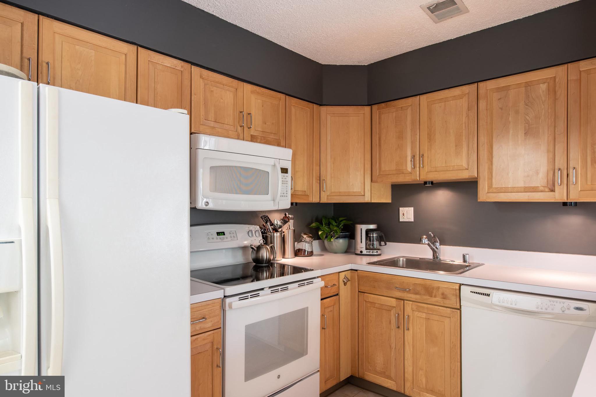 2166 Cartwright Place Reston, VA 20191 - Photo 5 of 25