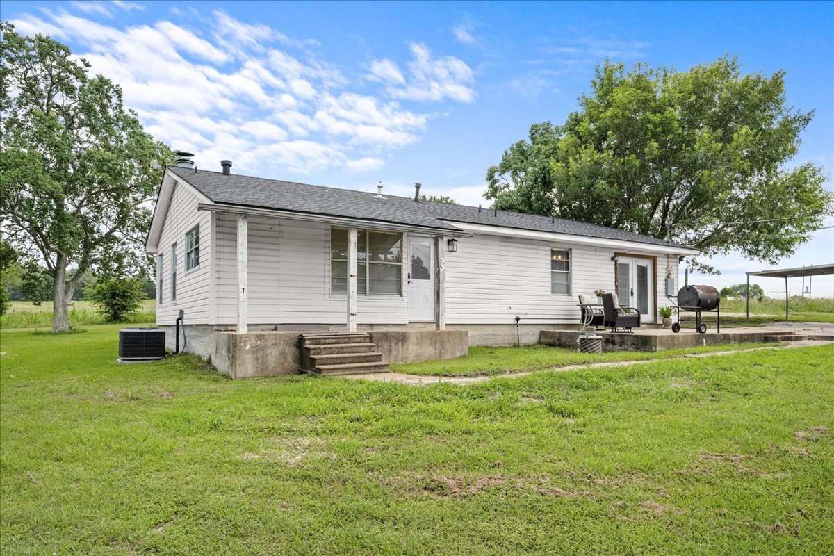 4228 Fm 390 Road West Burton, TX 77835 - Photo 21 of 25