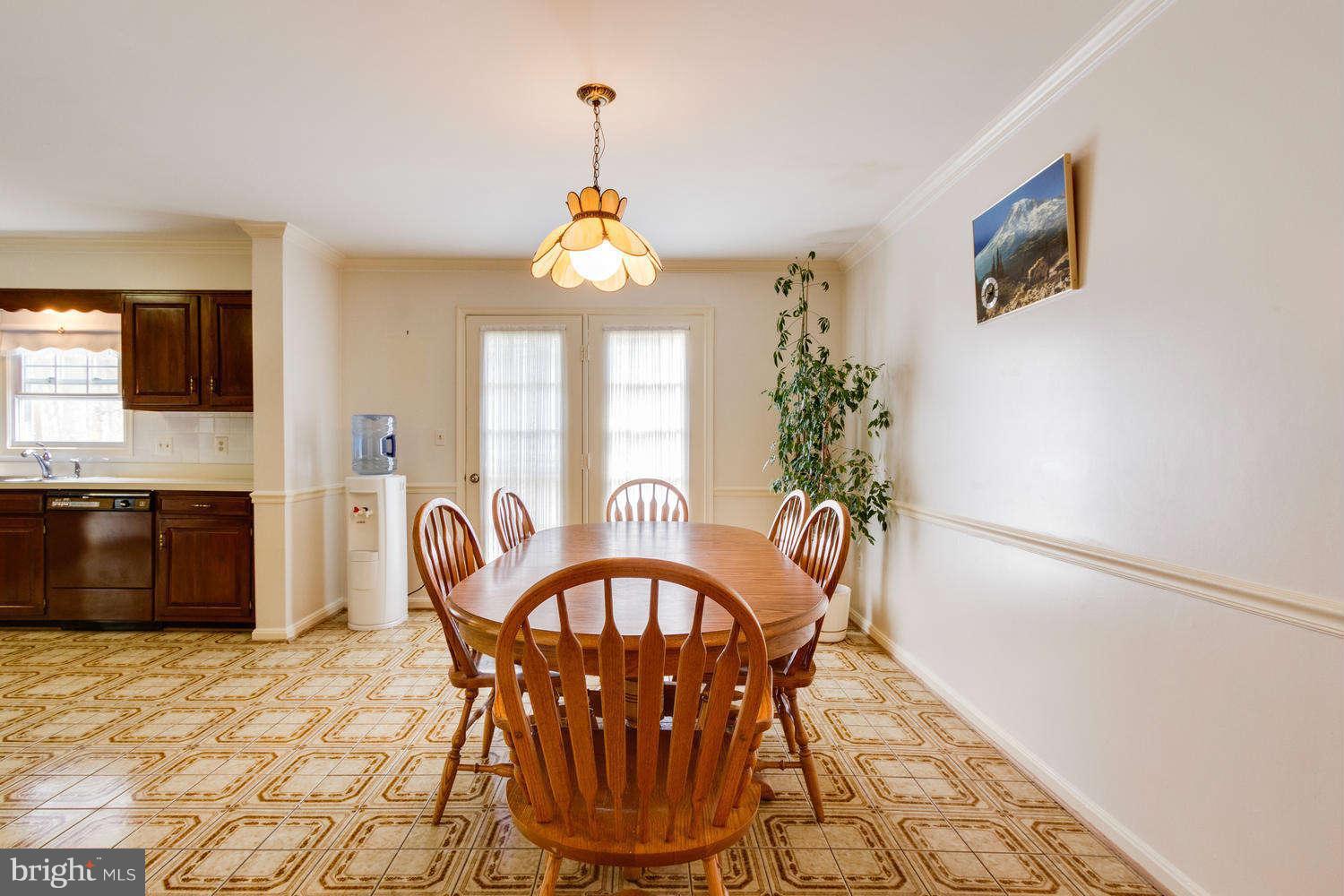 732 Ridge Drive McLean, VA 22101 - Photo 7 of 20 Kitchen