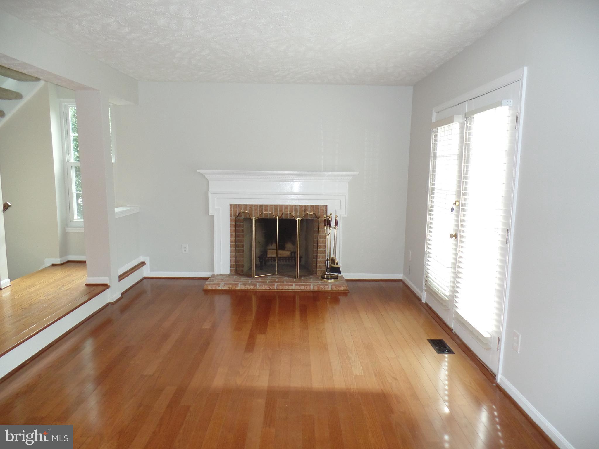 1549 Autumn Ridge Circle Reston, VA 20194 - Photo 4 of 32