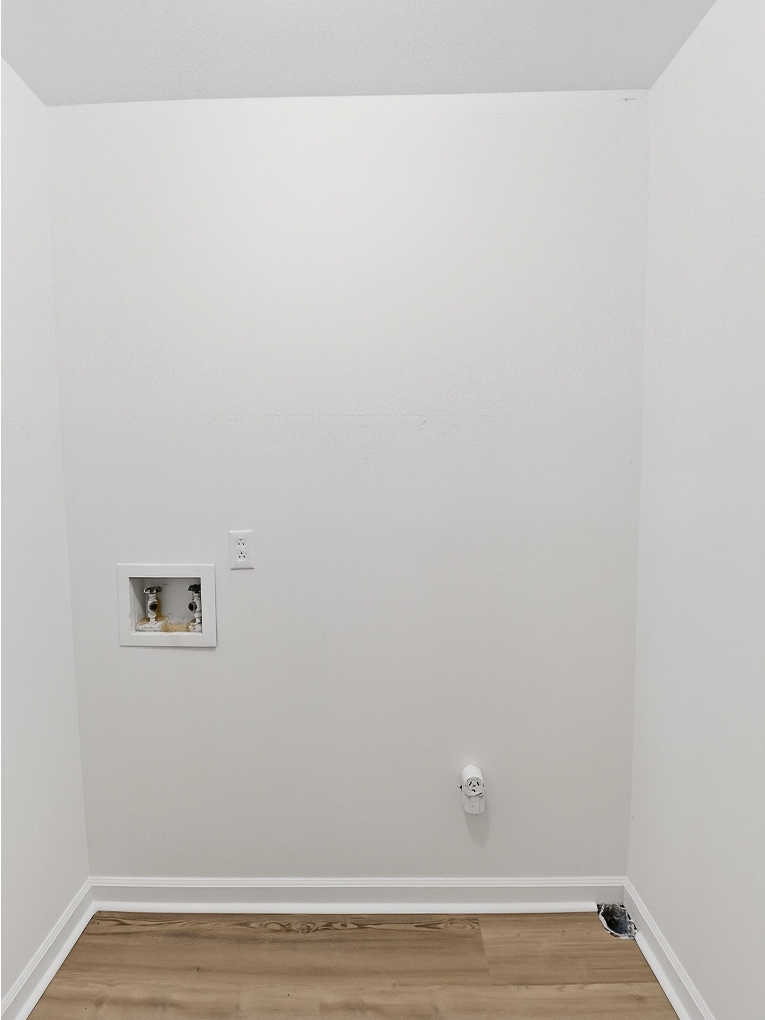 159 Hicks Road Nashville, TN 37221 - Photo 23 of 46 a view of a small space with wooden floor and a potted plant