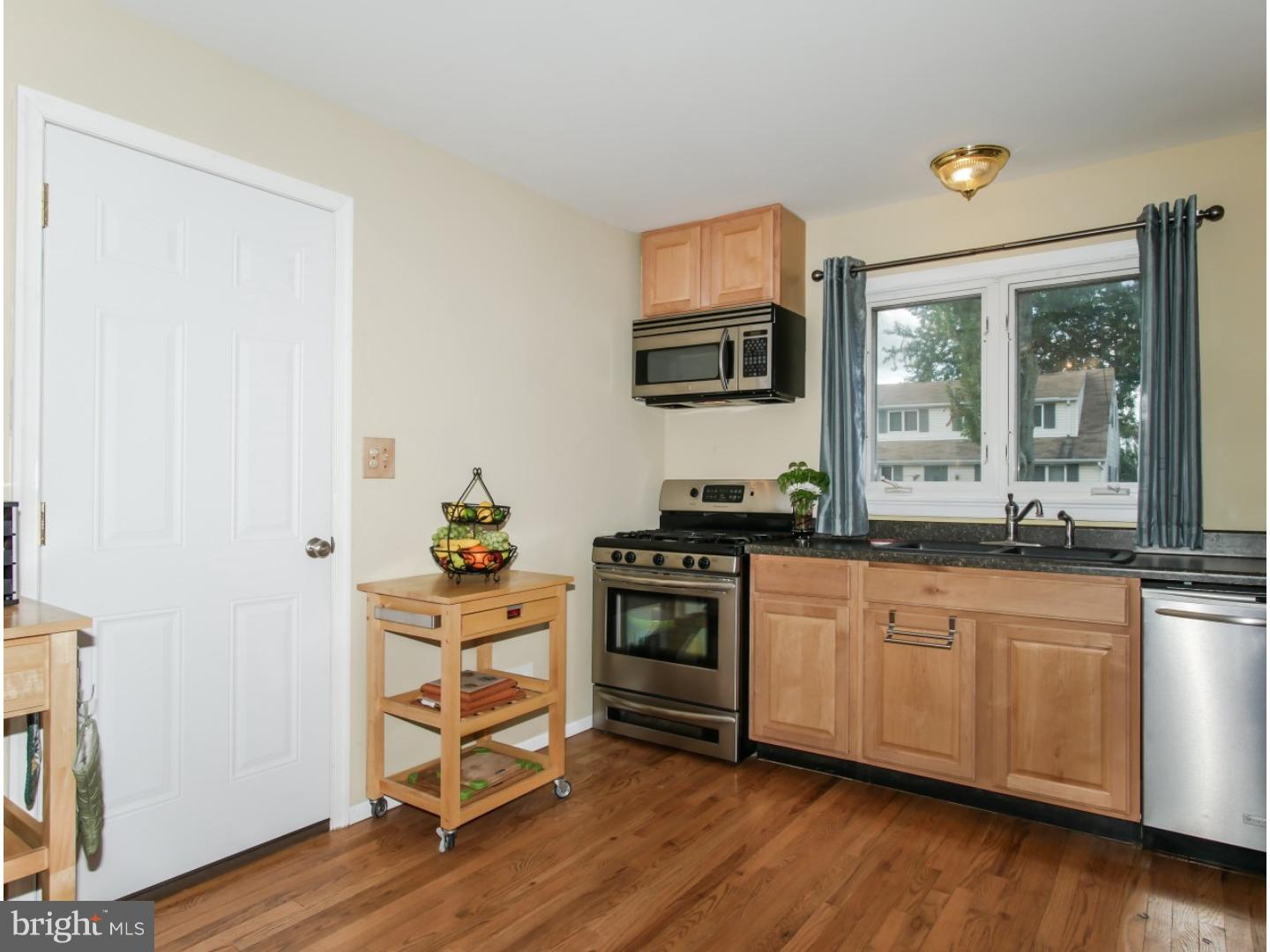 27 Downing Road Hamilton Square, NJ 08690 - Photo 12 of 25