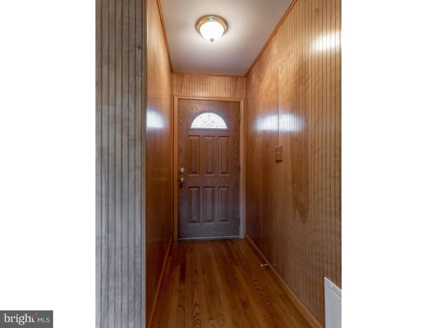 27 Downing Road Hamilton Square, NJ 08690 - Photo 15 of 25 Foyer