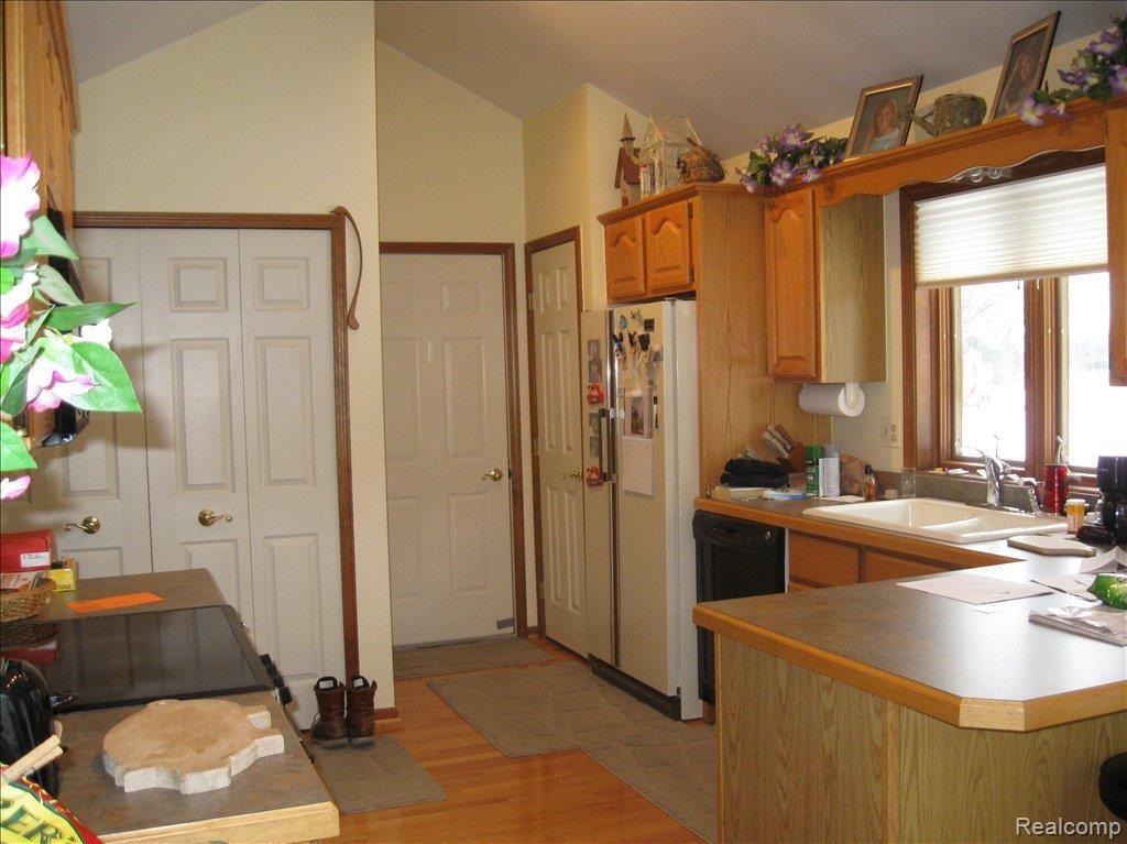 7281 Porter Road Grand Blanc, MI 48439 - Photo 2 of 12 IMG_0808