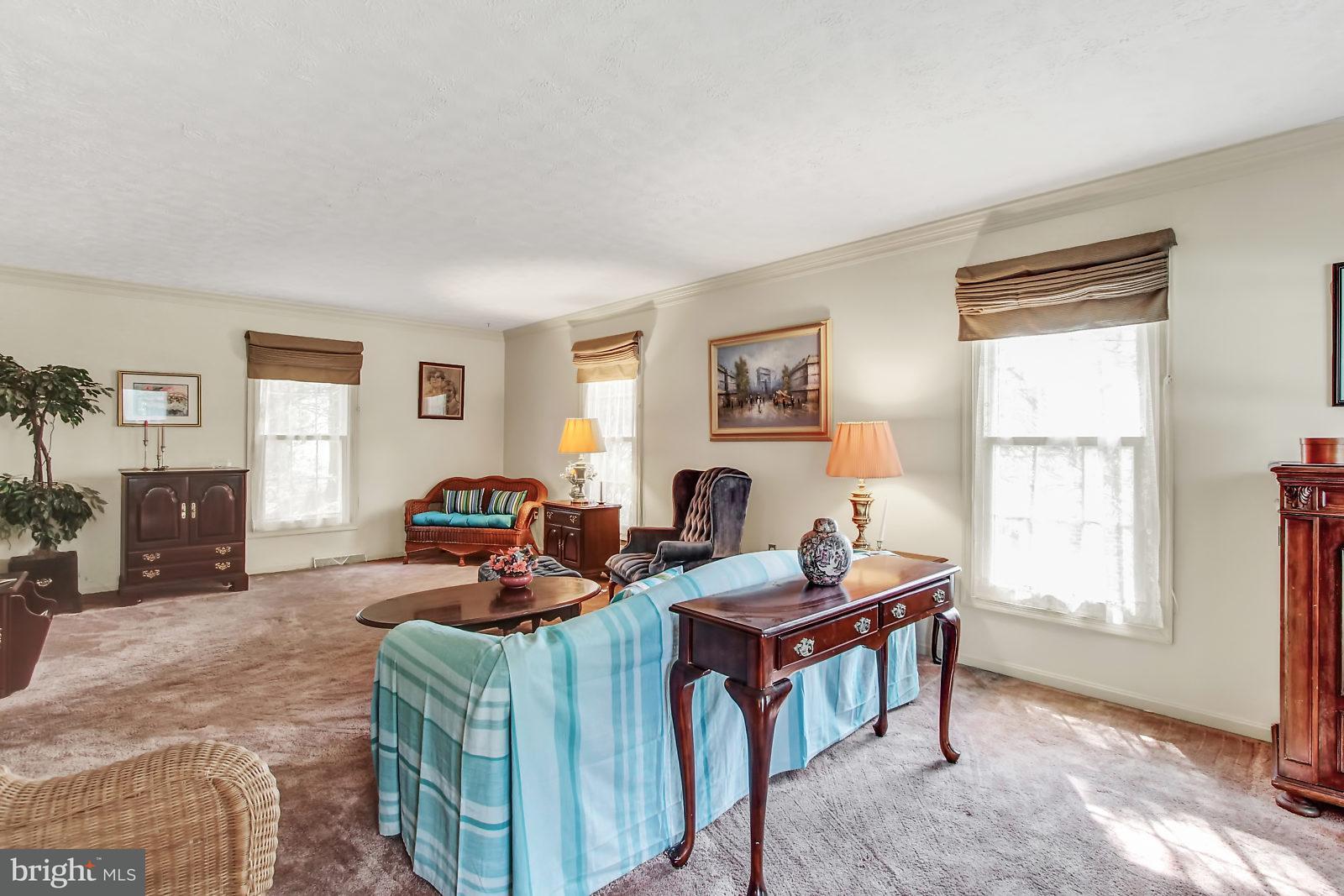 139 Lexington Road York, PA 17402 - Photo 2 of 28