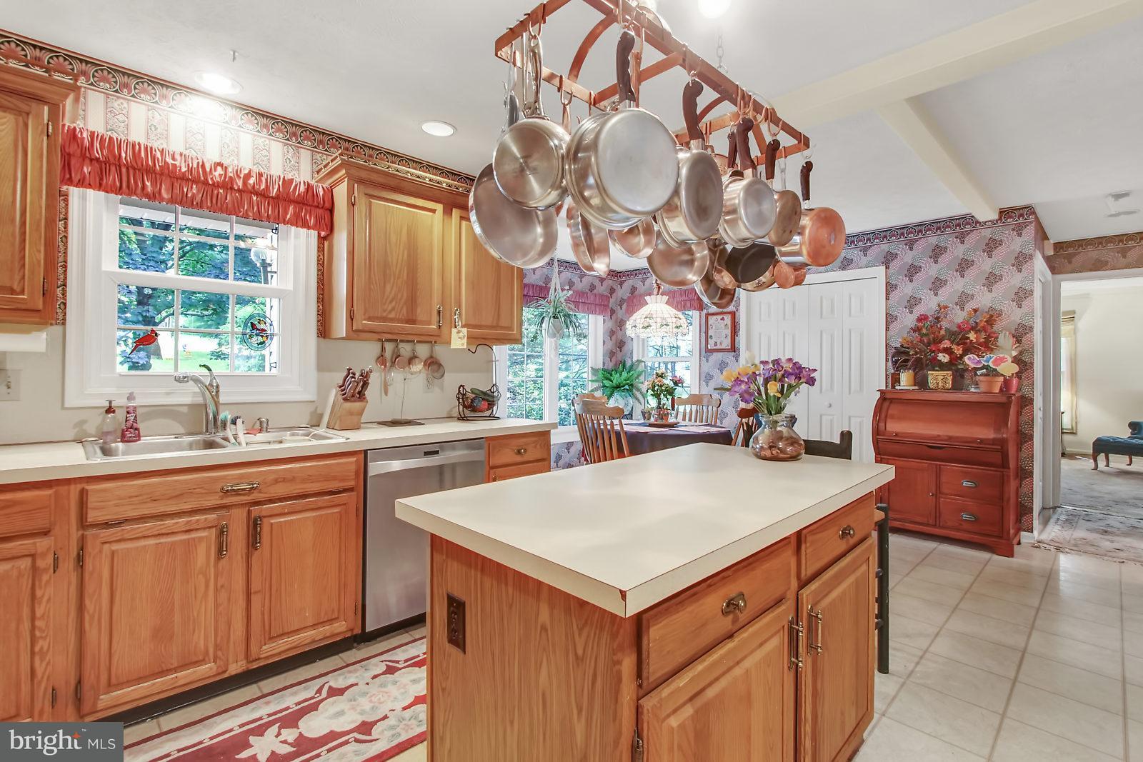 139 Lexington Road York, PA 17402 - Photo 9 of 28