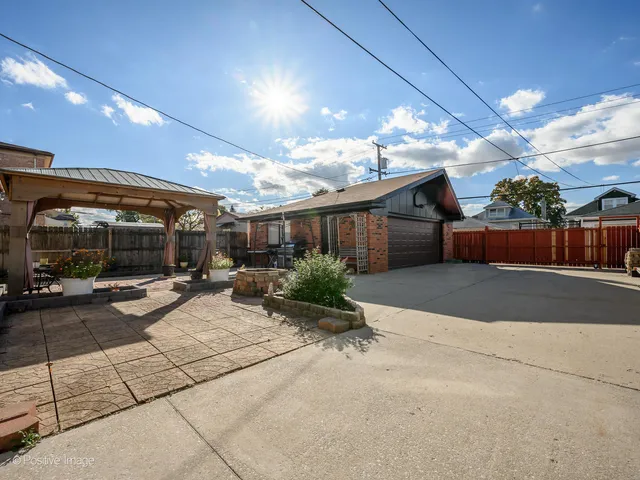 a view of a house with garage