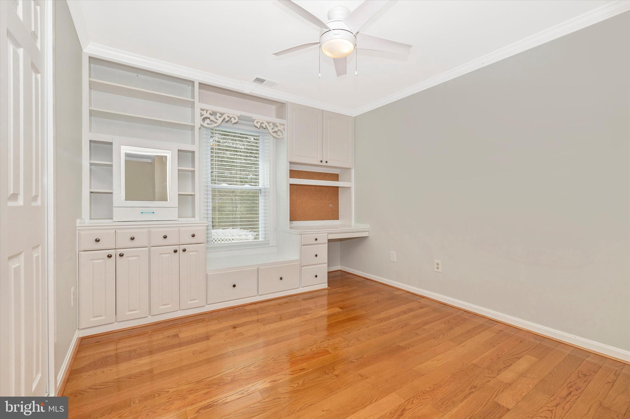 18840 Falling Star Road Germantown, MD 20874 - Photo 32 of 68 bedroom 2 with custom built in cabinets