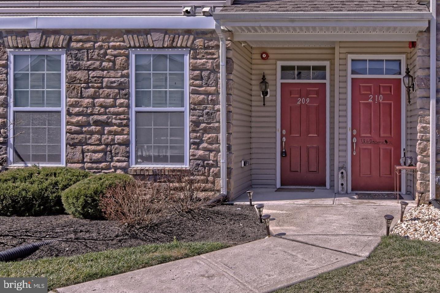209 Raphael Court Williamstown, NJ 08094 - Photo 4 of 25