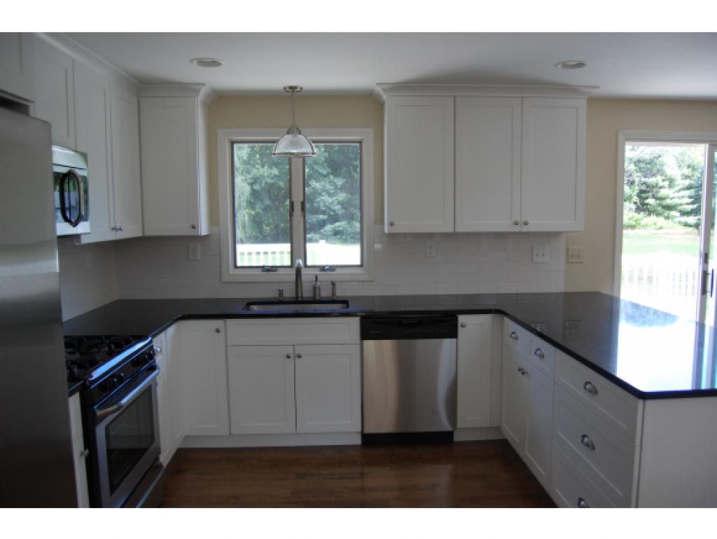 17 B Bowers Road Derry, NH 03038 - Photo 6 of 16