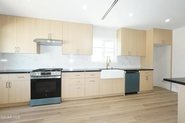 $979,900 | 10345 Blucher Avenue, Granada Hills, CA 91344