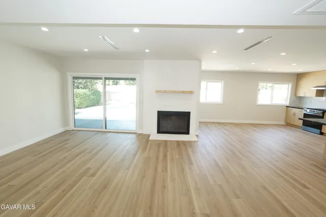 $979,900 | 10345 Blucher Avenue, Granada Hills, CA 91344