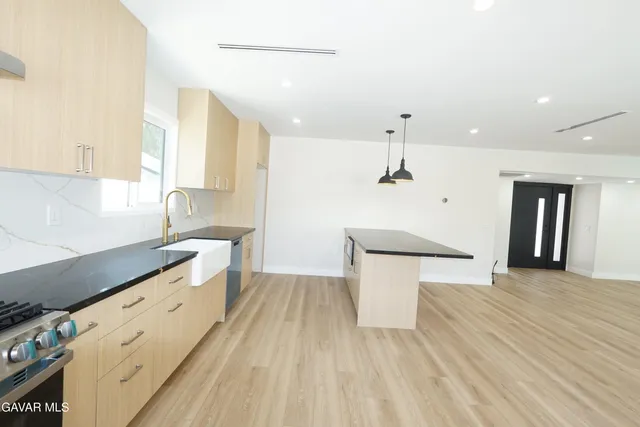 $979,900 | 10345 Blucher Avenue, Granada Hills, CA 91344