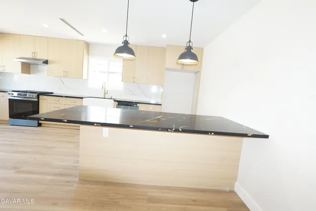 $979,900 | 10345 Blucher Avenue, Granada Hills, CA 91344