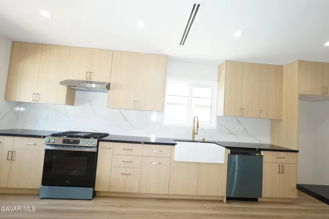 $979,900 | 10345 Blucher Avenue, Granada Hills, CA 91344