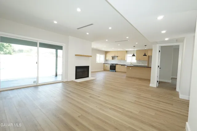 $979,900 | 10345 Blucher Avenue, Granada Hills, CA 91344