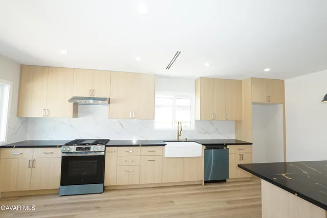 $979,900 | 10345 Blucher Avenue, Granada Hills, CA 91344