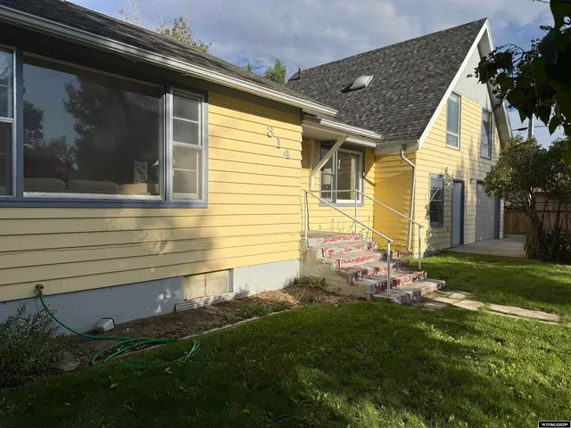$290,000 | 314 South 2nd Street, Saratoga, WY 82331