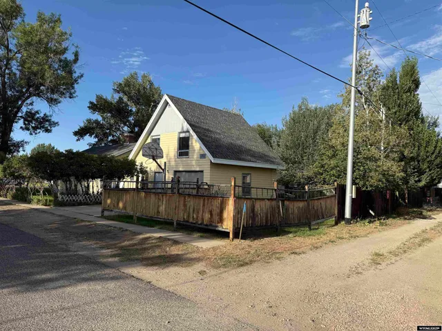$290,000 | 314 South 2nd Street, Saratoga, WY 82331