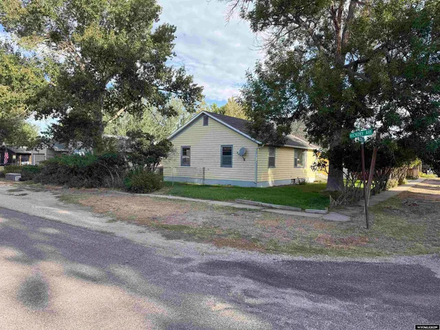 $290,000 | 314 South 2nd Street, Saratoga, WY 82331