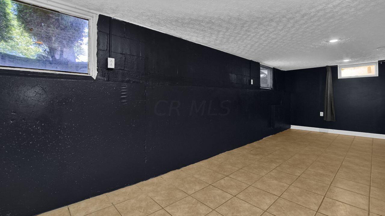 513 Elaine Road Columbus, OH 43213 - Photo 22 of 27 Basement Living Space