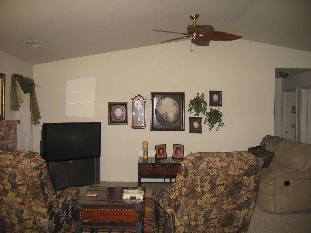 6729 Irving Road Redding, CA 96001 - Photo 7 of 8 Living Room