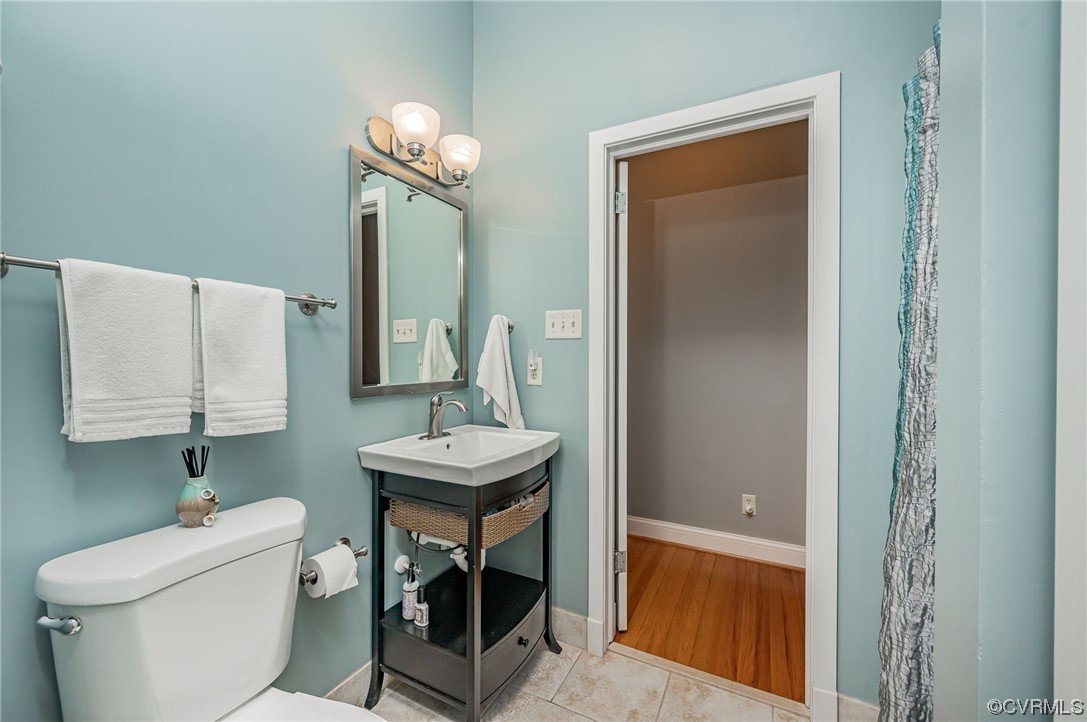 13714 Winterberry Ridge Midlothian, VA 23112 - Photo 20 of 49 a bathroom with a toilet sink and mirror