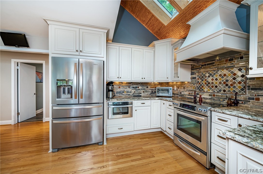 13714 Winterberry Ridge Midlothian, VA 23112 - Photo 8 of 49 a kitchen with stainless steel appliances granite countertop a stove a refrigerator and a microwave