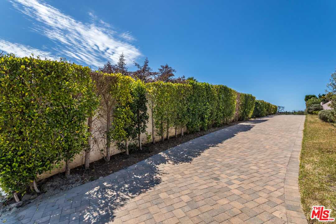 3813 Surfwood Road Malibu, CA 90265 - Photo 2 of 12