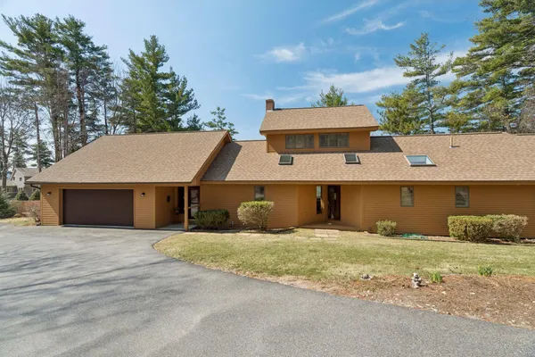 $3,995,000 | 9 Umbrella Point, Wolfeboro, NH 03894