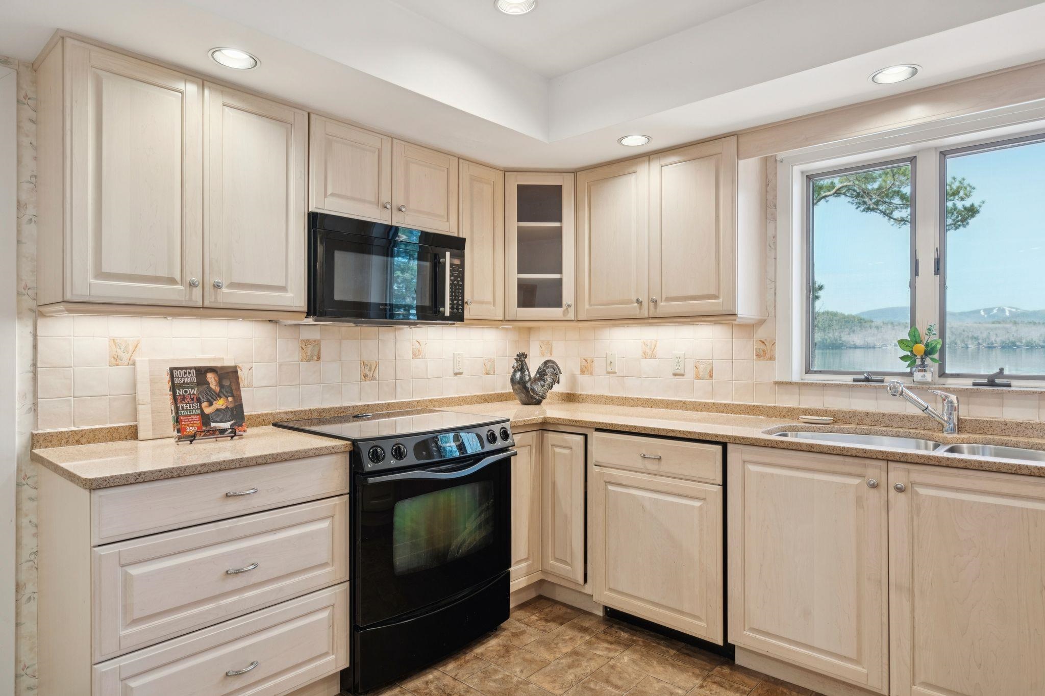 9 Umbrella Point Wolfeboro, NH 03894 - Photo 11 of 52