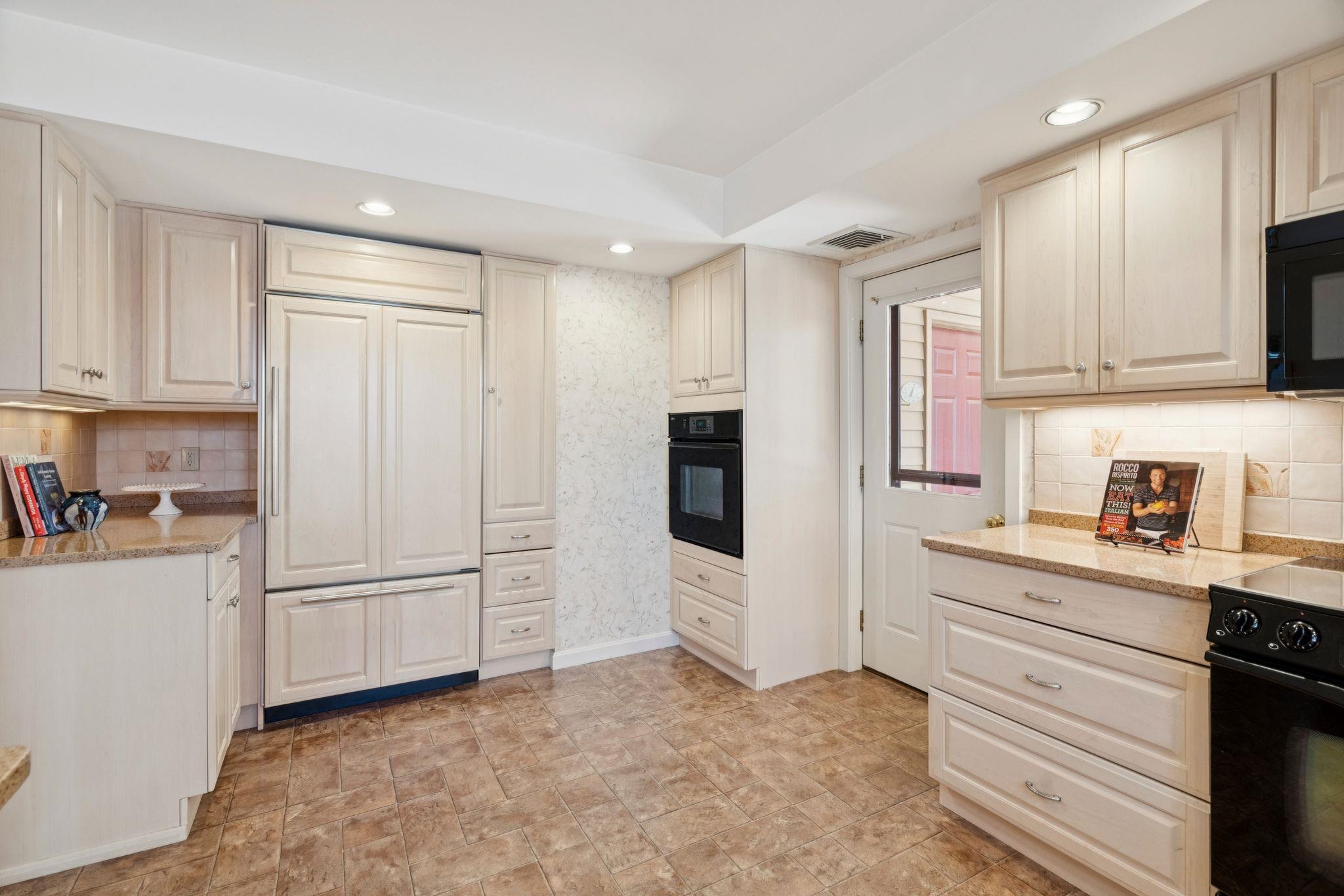 9 Umbrella Point Wolfeboro, NH 03894 - Photo 8 of 52