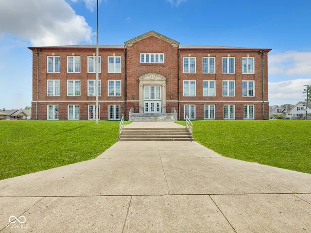 $1,025 | 315 2nd Street, Shelbyville, IN 46176