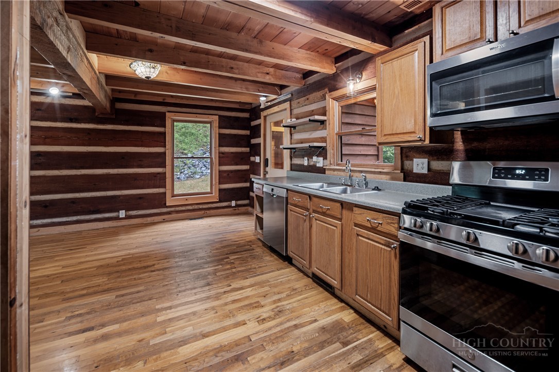 419 Dillard Greene Road Vilas, NC 28692 - Photo 8 of 38