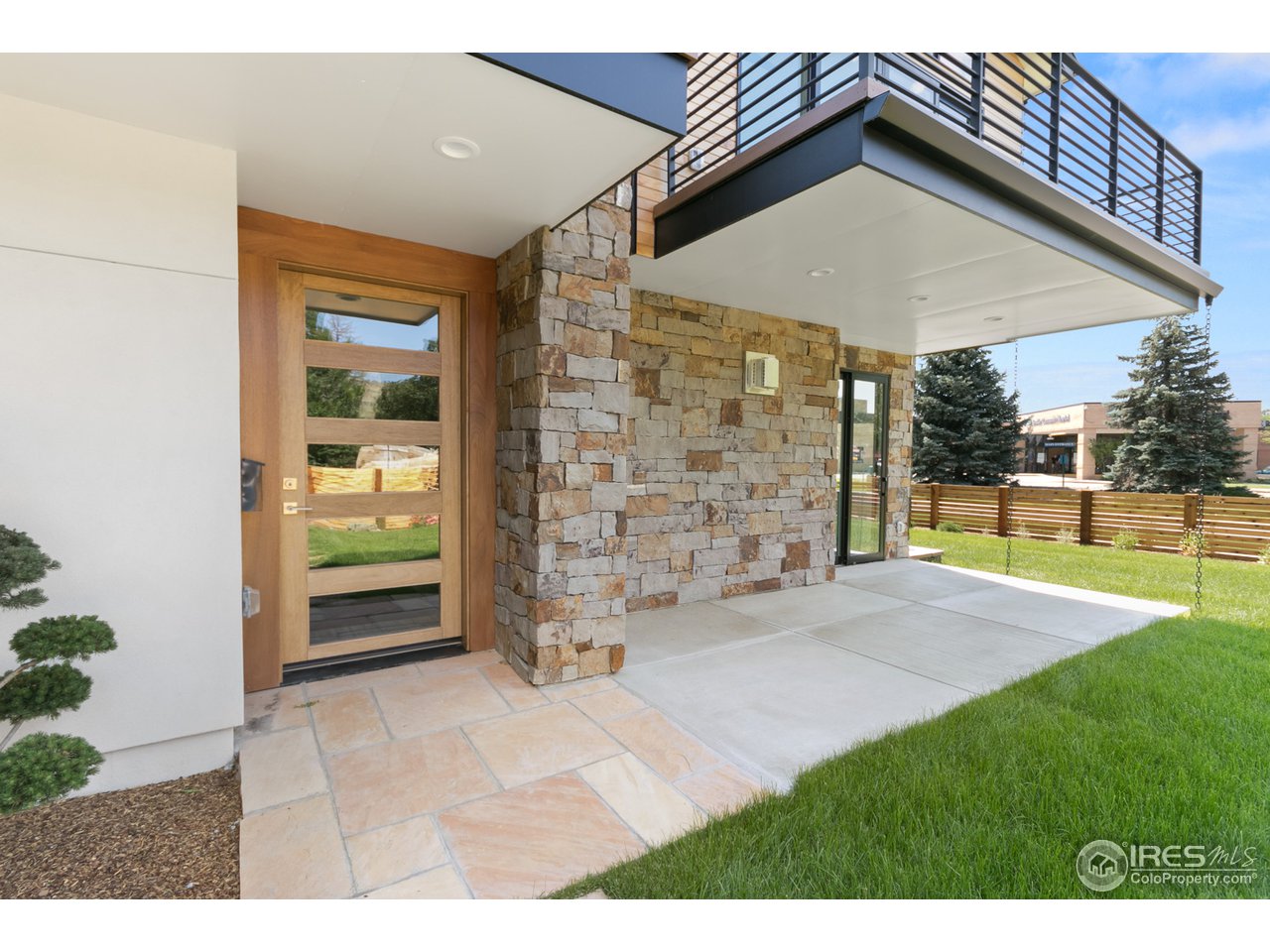 2800 10th Street Boulder, CO 80304 - Photo 2 of 40 a view of outdoor space yard and front view of a house