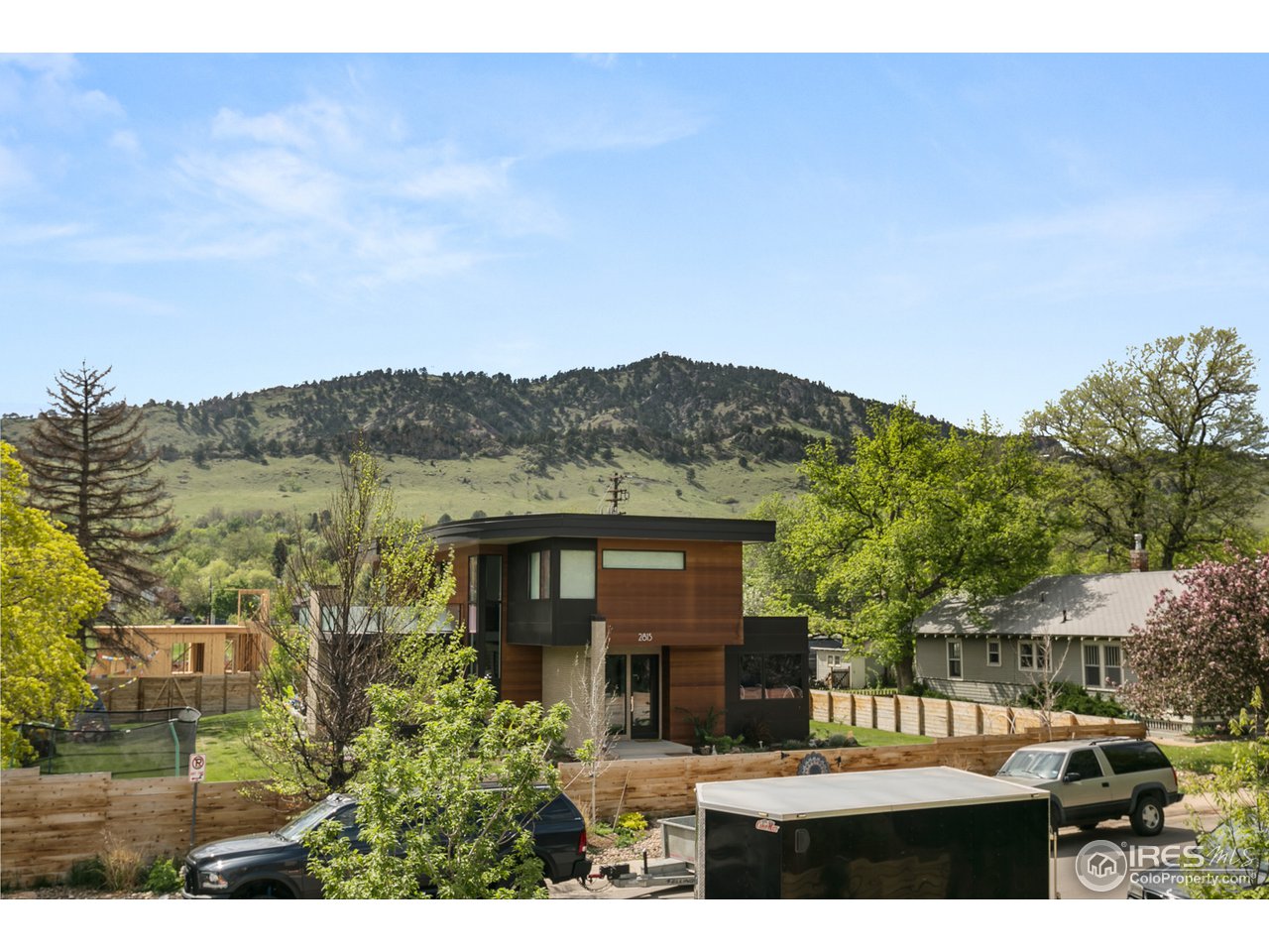 2800 10th Street Boulder, CO 80304 - Photo 27 of 40 a view of a house with a mountain in the background