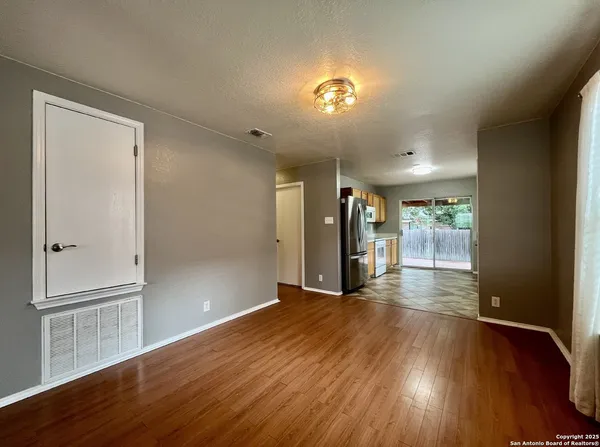 $1,495 | 10635 Shaenleaf, San Antonio, TX 78254