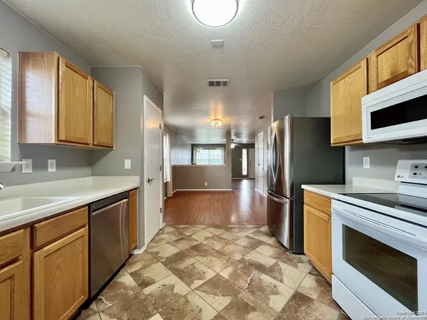 $1,495 | 10635 Shaenleaf, San Antonio, TX 78254