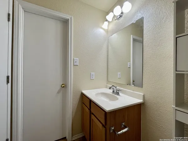 $1,495 | 10635 Shaenleaf, San Antonio, TX 78254