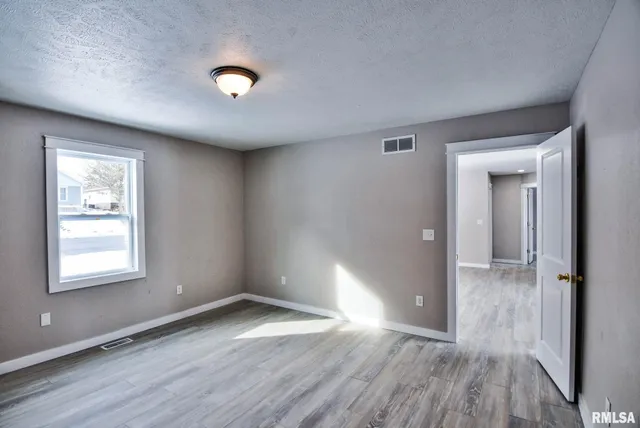 $169,900 | 1122 Springfield Street, Kincaid, IL 62540