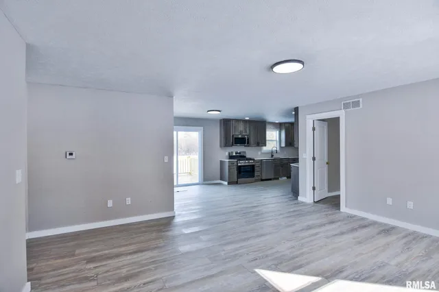 $169,900 | 1122 Springfield Street, Kincaid, IL 62540