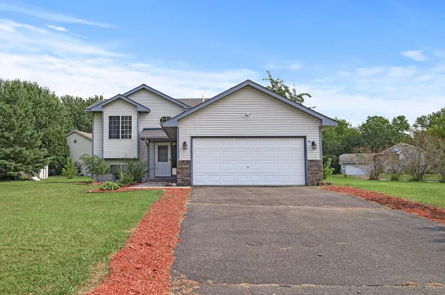 $332,000 | 30791 Marigold Lane, Lindstrom, MN 55045
