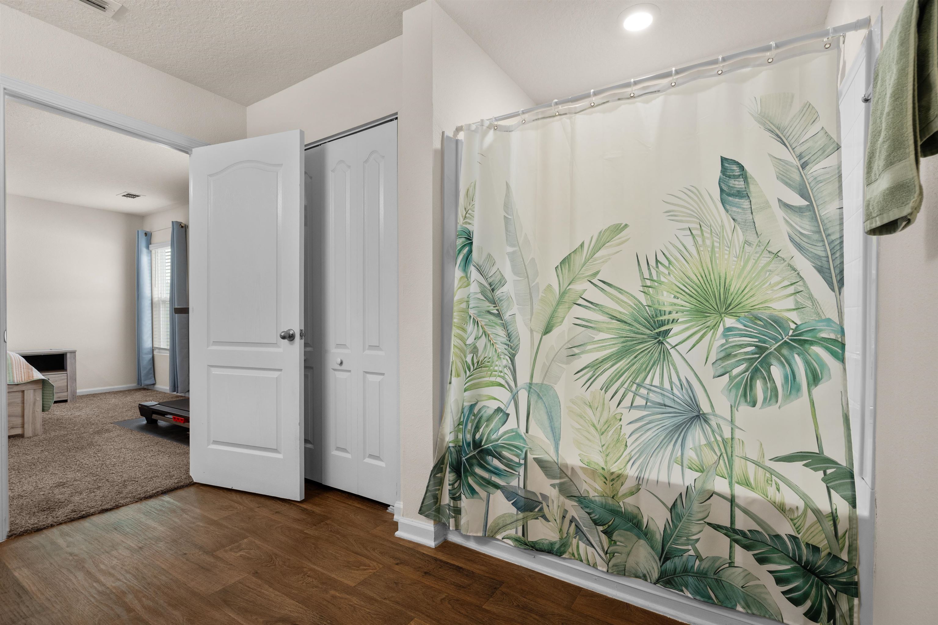 154 Falcon Ridge Road St. Augustine, FL 32084 - Photo 18 of 38 a very nice looking room with wooden floor