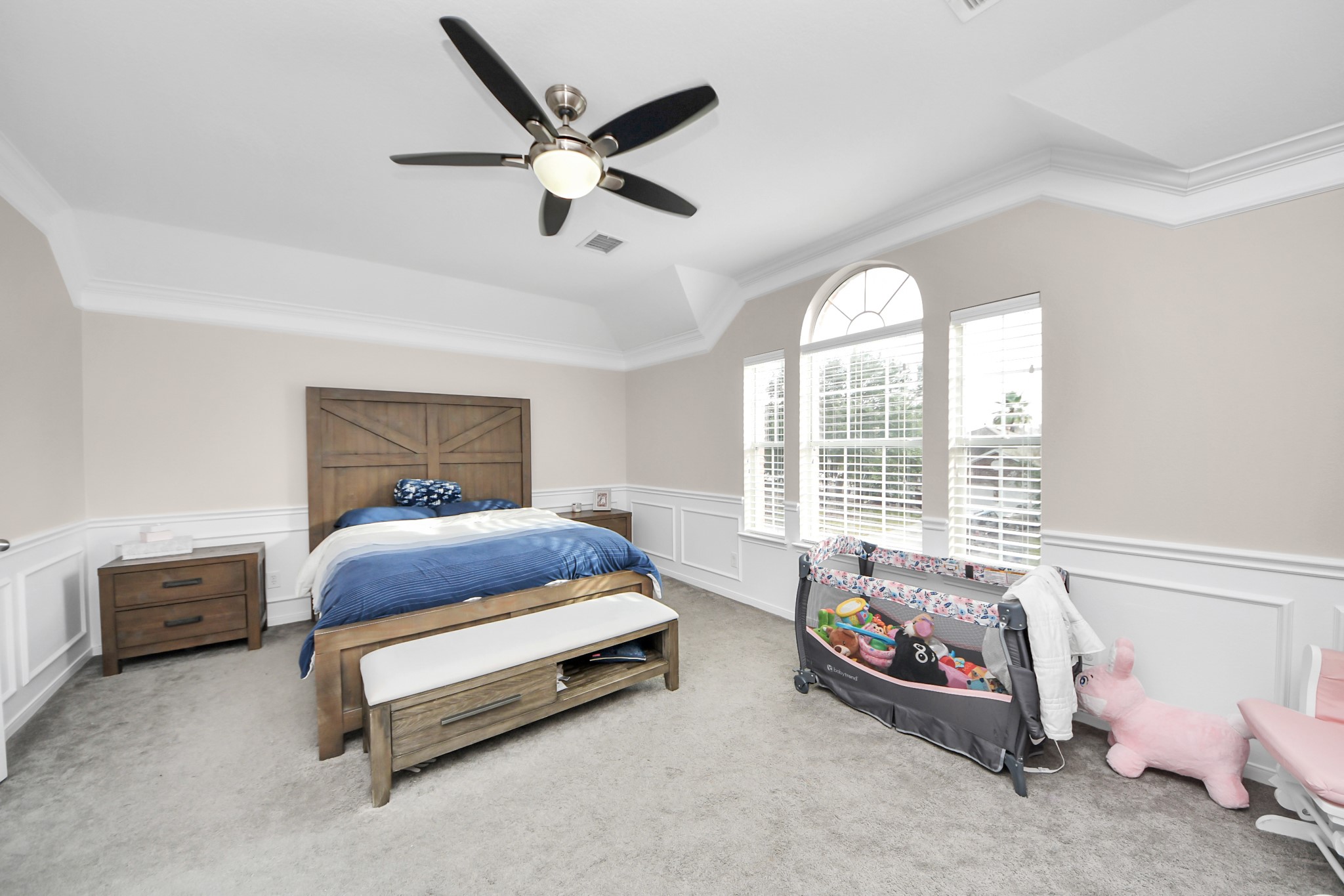 515 Spindle Ridge Drive Spring, TX 77386 - Photo 38 of 47 a bedroom with a bed and a chandelier