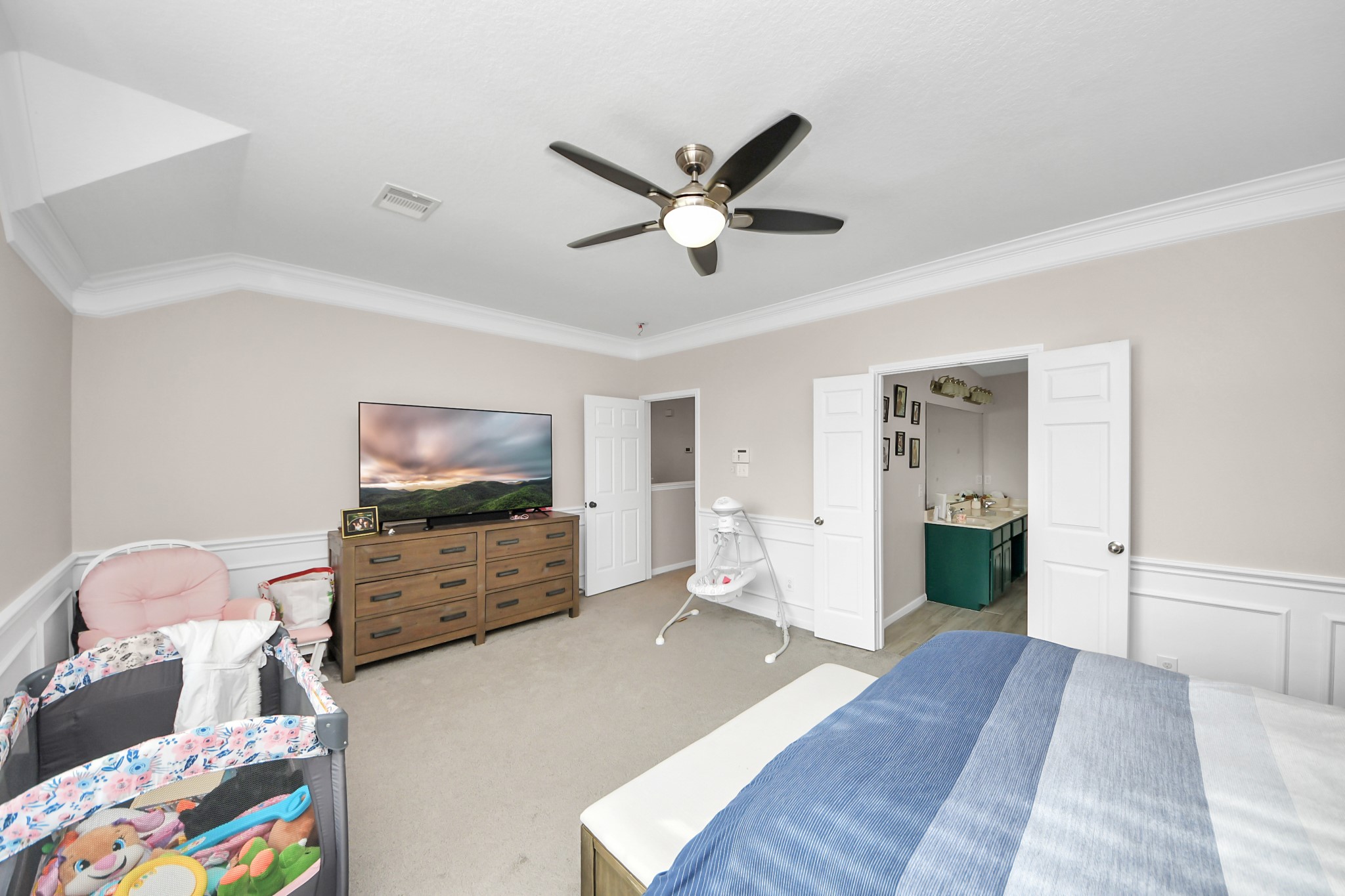 515 Spindle Ridge Drive Spring, TX 77386 - Photo 39 of 47 a living room with furniture and a flat screen tv